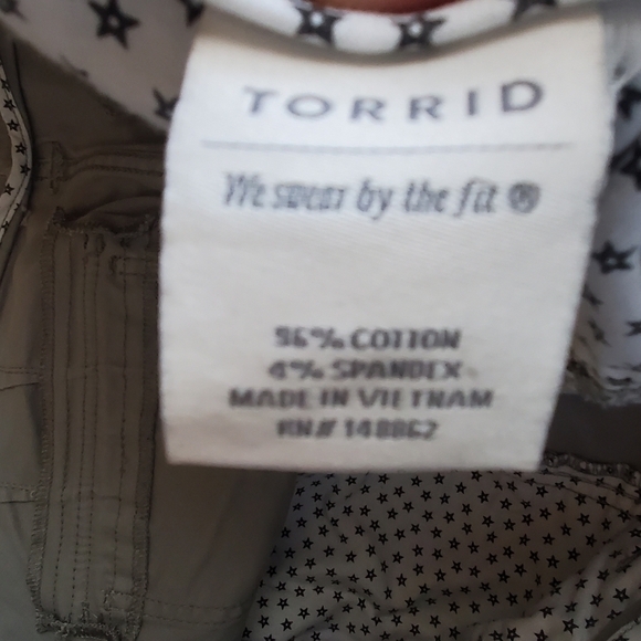 Torrid sz 26. Camo crop Ankle 27inseam. Stretch - Picture 6 of 6